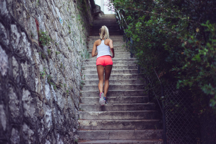 chica corriendo 