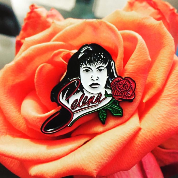 pin de selena en una rosa