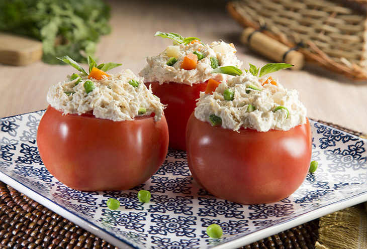 jitomates rellenos de atún