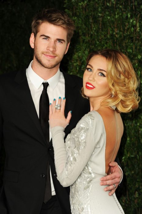 5. Miley Cyrus y Liam Hemsworth se comprometen