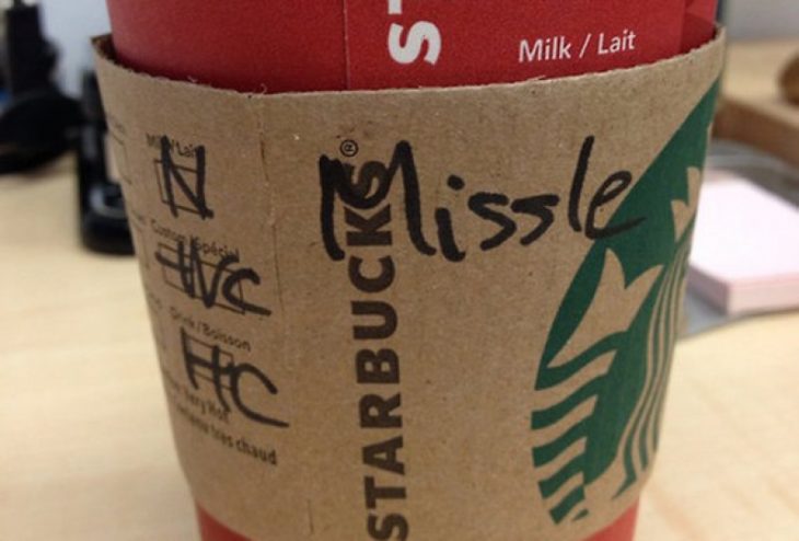 Vaso de Starbucks con el nombre de Michelle mal escrito 