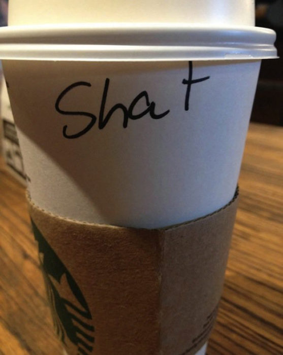 Vaso de Starbucks con el nombre de Chad mal escrito 