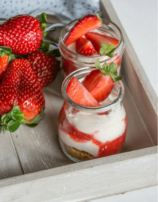 vasito de queso crema con fresas