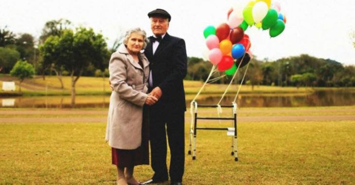 Pareja de abuelos festeja su aniversario al estilo de Up Pareja de abuelos festeja su aniversario al estilo de Up