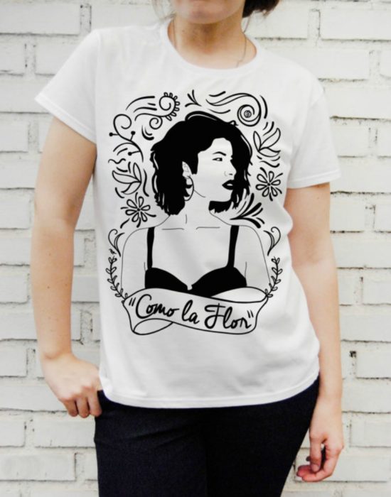 playera con ilustracion de mujer con cabello corto 