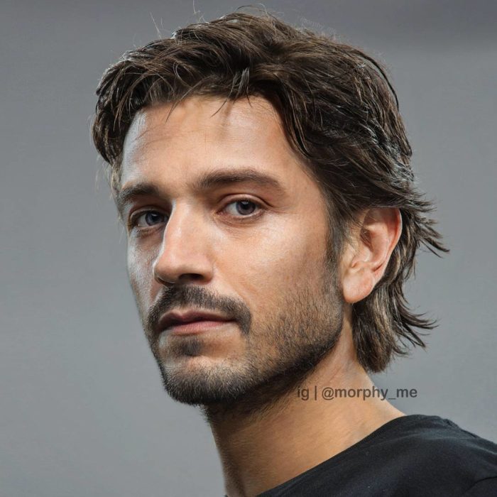 hombre moreno con barba y cabello largo 