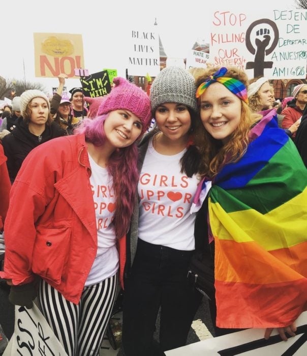mujeres en una marcha de mujeres