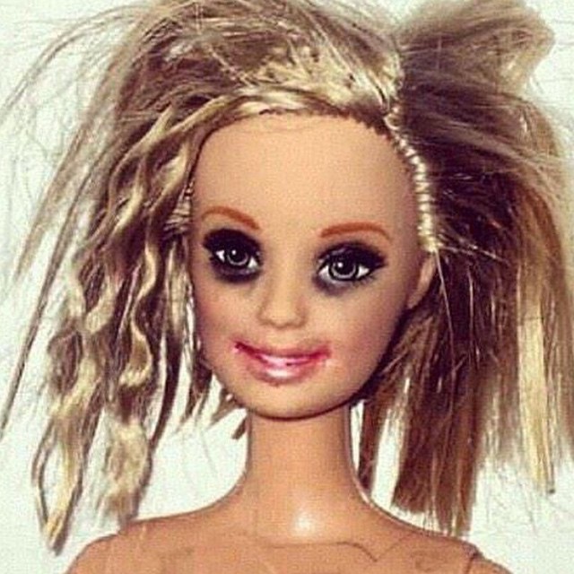 cambiar barbies y maquillar