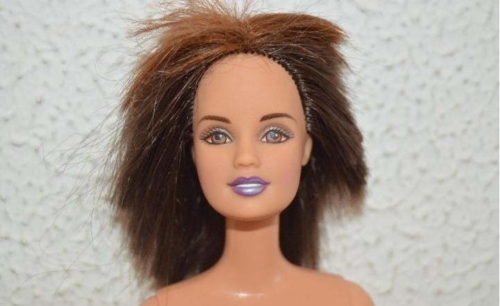 barbie con cabello cortado