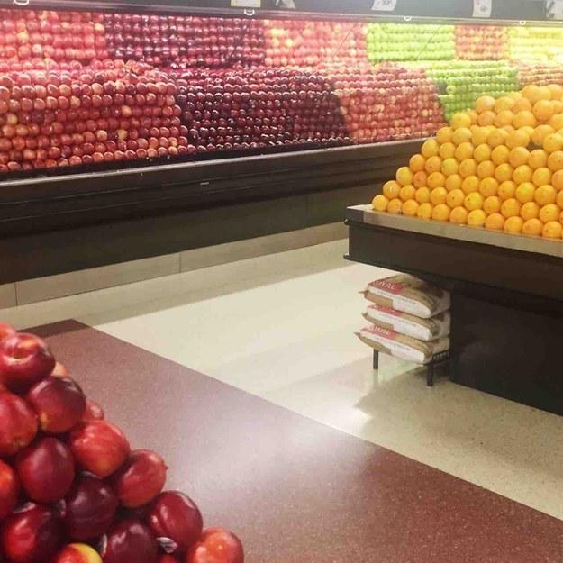 supermercado acomodado por colores