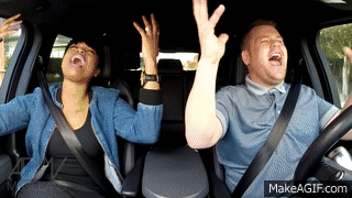 gif personas en un coche bailando 