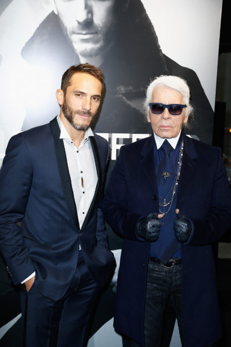 Karl Lagerfeld junto a su guardaespaldas