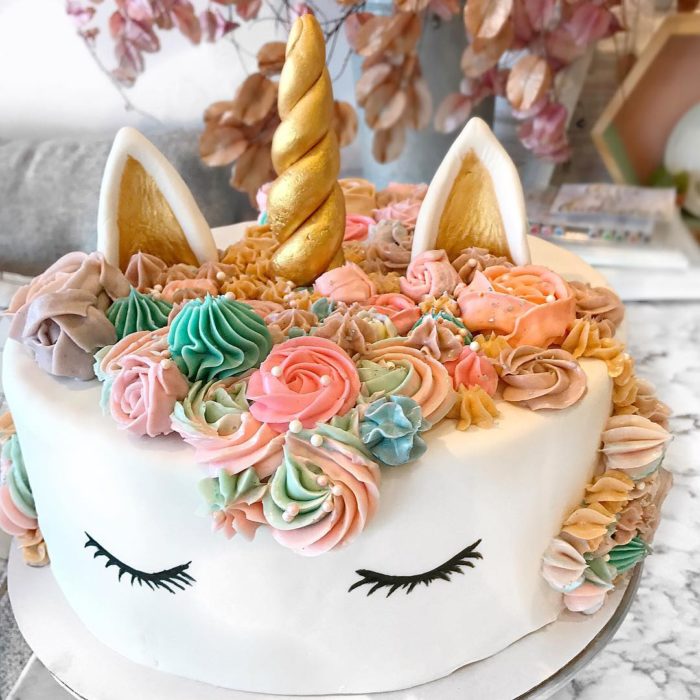 Pastel en forma de unicornio 