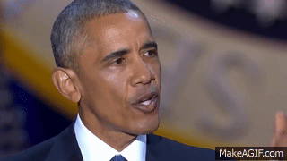 gif hombre dando discurso en microfono 
