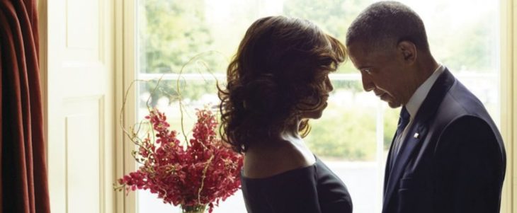 mujer y hombre frente a frente en una ventana