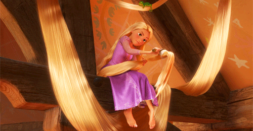 Rapunzel peinando su cabello 