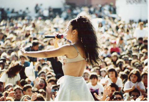 Selena quintanilla con sus fans