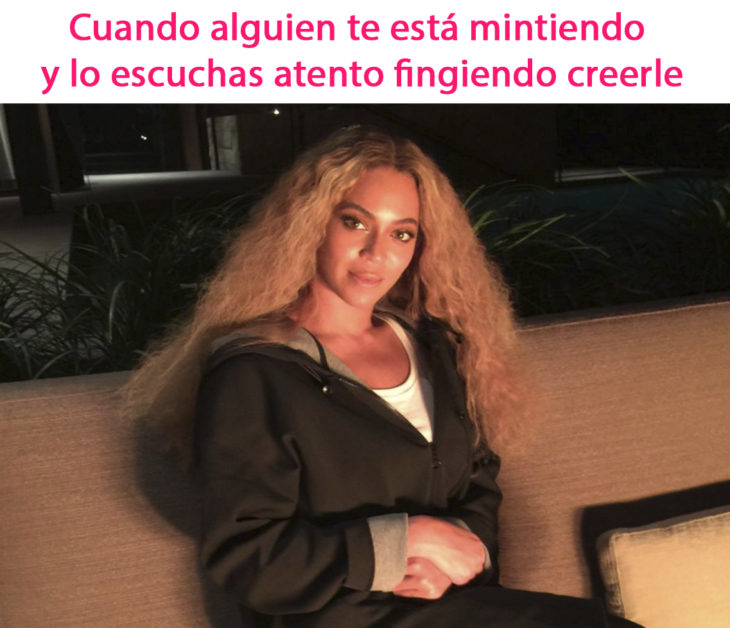 Byonce con cara de restar atención 