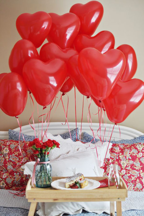 globos en forma de corazón rojo 