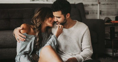 14 Razones por las que los hombres aman a las chicas introvertidas