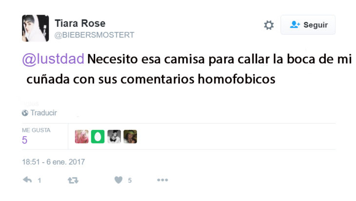 Mensaje Twitter para apoyar a un chico que uso una camisa contra la homofobia 