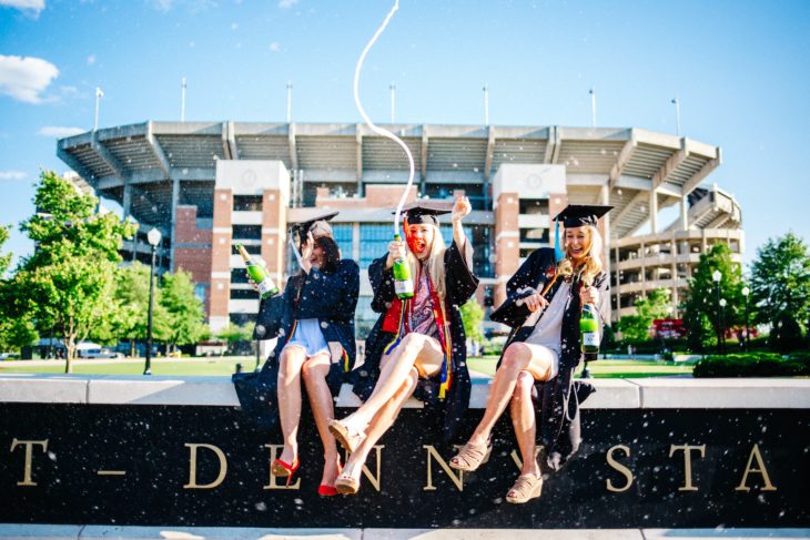 chicas n su graduación