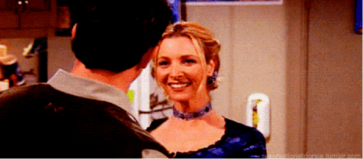 gif friends phoebe impacta a chandler