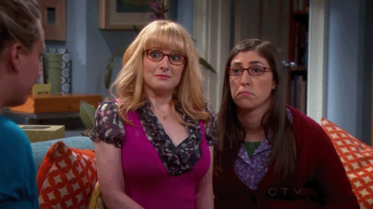 gif the big bang theory con cara de desagrado y sorpresa