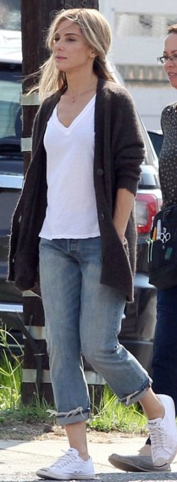 sandra bullock en fachas caminando por la cuidad