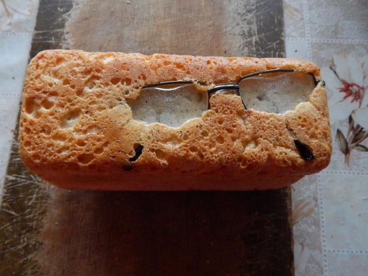 barra de pan con lentes 