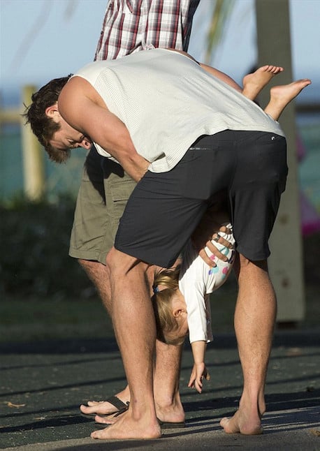 Chris Hemsworth en la playa