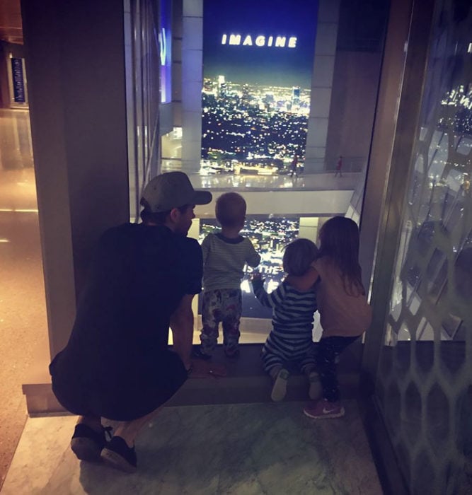 Chris Hemsworth con sus hijos