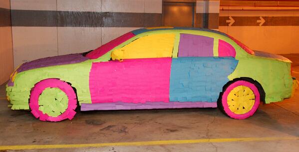 Carro cubierto con post it