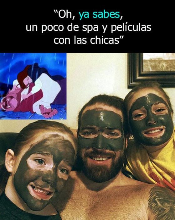 Padre soltero usando mascarilla junto con sus hijas 