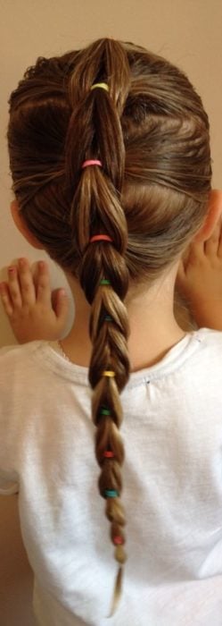 Peinados para niñas fáciles con coleta multiple con ligas de colores