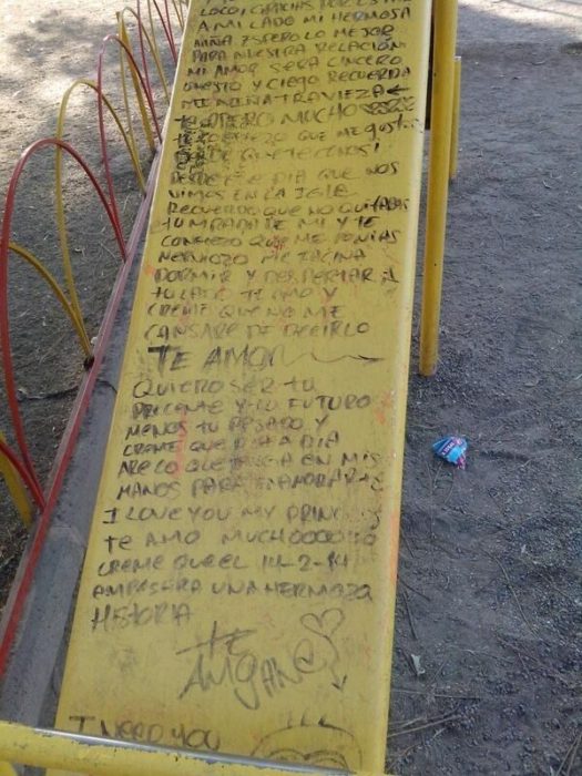 declaración de amor en resbaladilla 