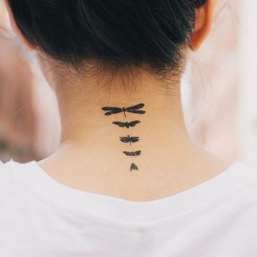 Tatuajes chica alma libre insectos