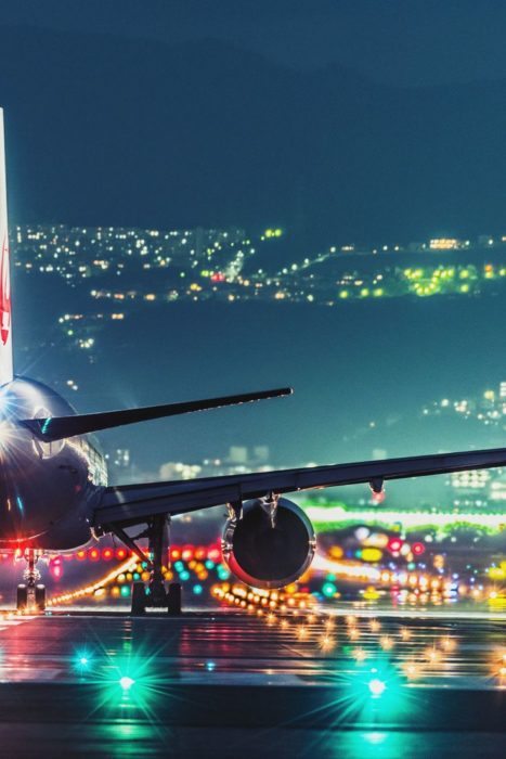 aterrizaje de un avión de noche