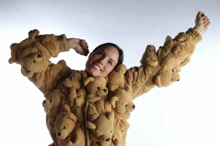 chica suéter de peluche