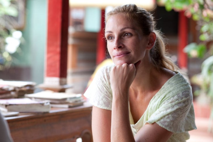 eat pray love julia meditando