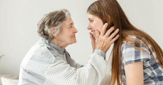 Abuelita con nieta