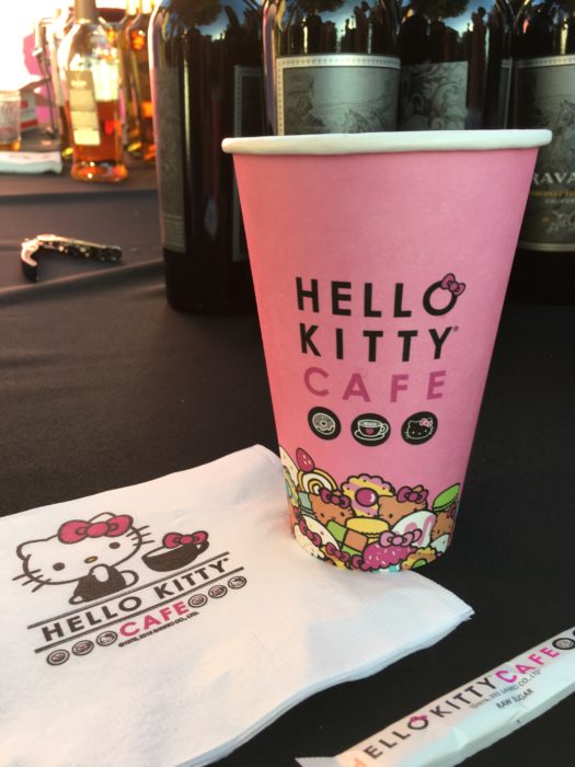 hello kitty cafe vaso