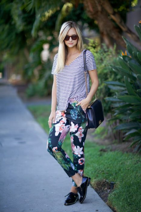 moda fin de semana 2017 blusa a rayas pantalón de flores