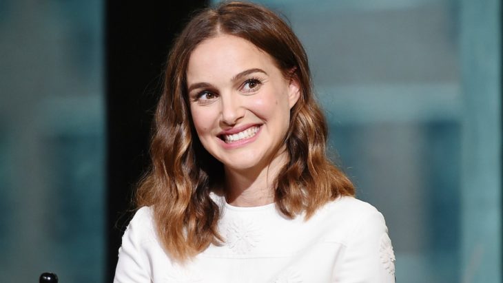 natalie portman sonriendo extraño