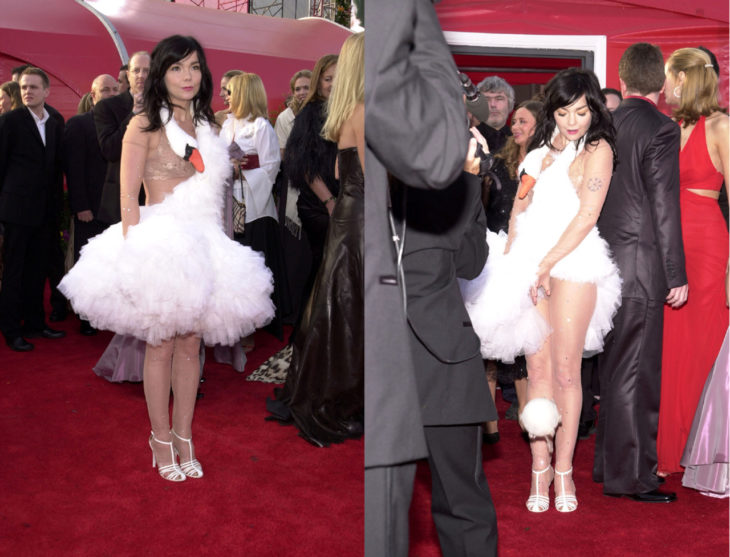 mujer con vestido blanco 