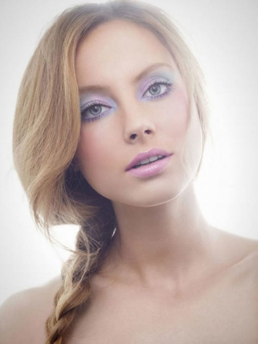 piel pálida labios morado claro