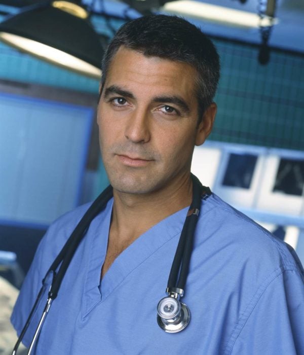 hombre doctor con bata azul
