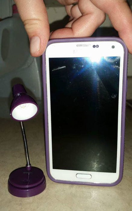 Mini lampara del tamaño de un celular 