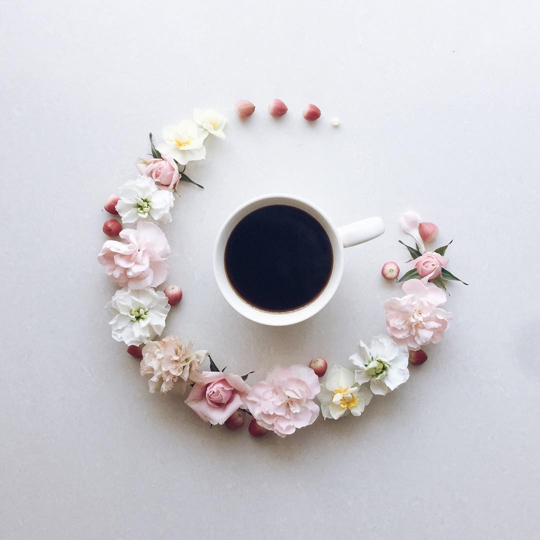 20 imágenes de café y flores tomadas por una mujer japonesa