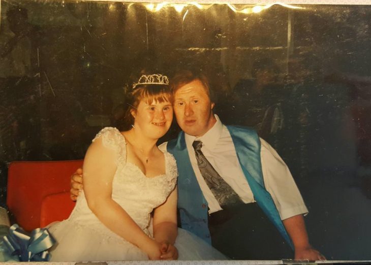 Pareja con Síndrome de Down el día de su boda hace 22 años